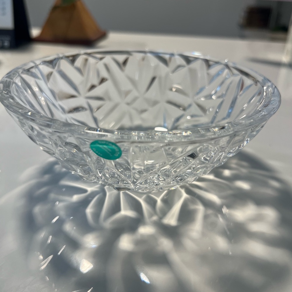 Tiffany&Co. Elegant Crystal Cut Glass Bowl